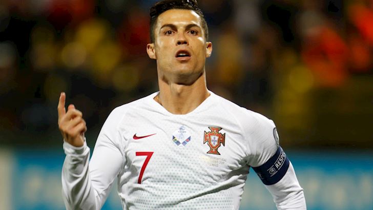 Ronaldo-ruc-sang-voi-poker-Bo-Dao-Nha-de-bep-Lithuania-anh-2