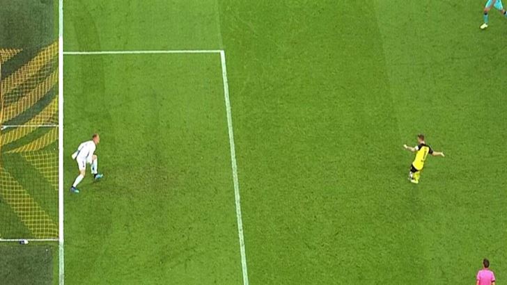 Champions League đêm đầu tiên: Những điều kỳ thú từ cơn mưa penalty