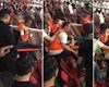 Video clip: Fan Malaysia trọng thương vì “nghi ngờ” dính chai lọ từ phía Indonesia