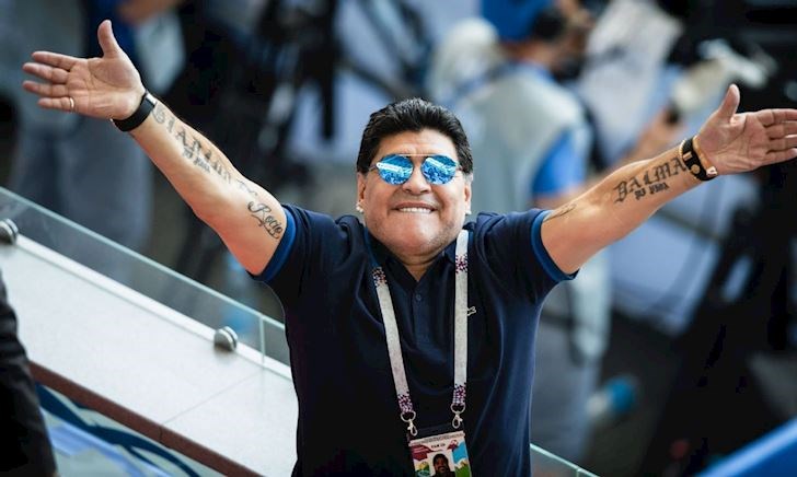Maradona trở lại sân cỏ, dẫn dắt đội hạng bét Argentina