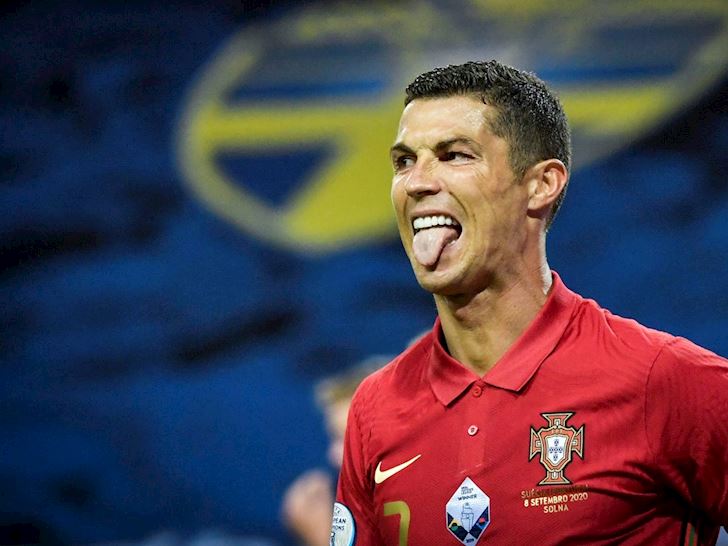 MOI-Ronaldo-co-2-vo-dich-C1;-MU-di-dem-voi-Pochettino-anh-2
