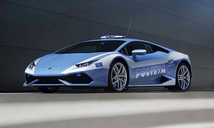 Siêu xe Lamborghini Huracan của Cảnh sát Ý còn có công dụng thú vị khác