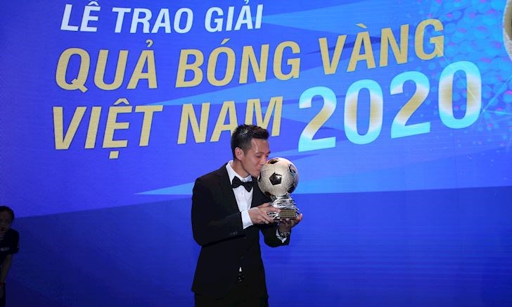 Văn Quyết đoạt danh hiệu Quả bóng vàng Việt Nam 2020