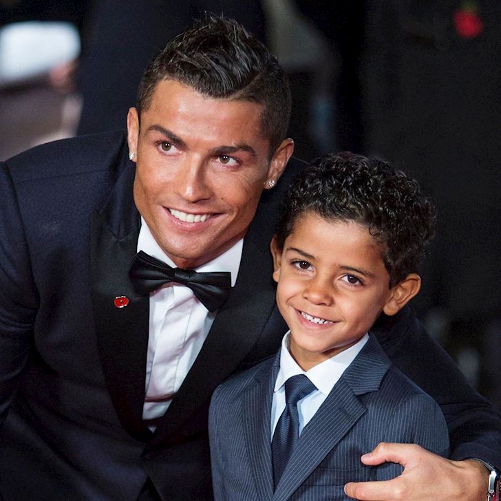 Cậu-cả-nhà-Ronaldo:-Từ-đứa-trẻ-thiếu-tình-thương-đến-ngôi-sao-trên-mạng-Internet-1
