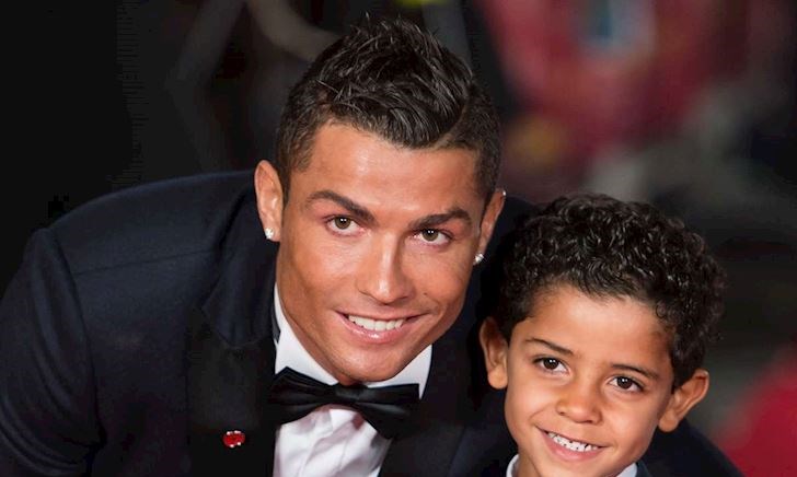 Cậu cả nhà Ronaldo: Từ đứa trẻ thiếu tình thương đến ngôi sao trên mạng Internet