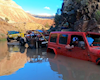 Quá trình giải cứu chiếc Jeep Wrangler 2,2 tỷ đồng bị mắc kẹt dưới sông