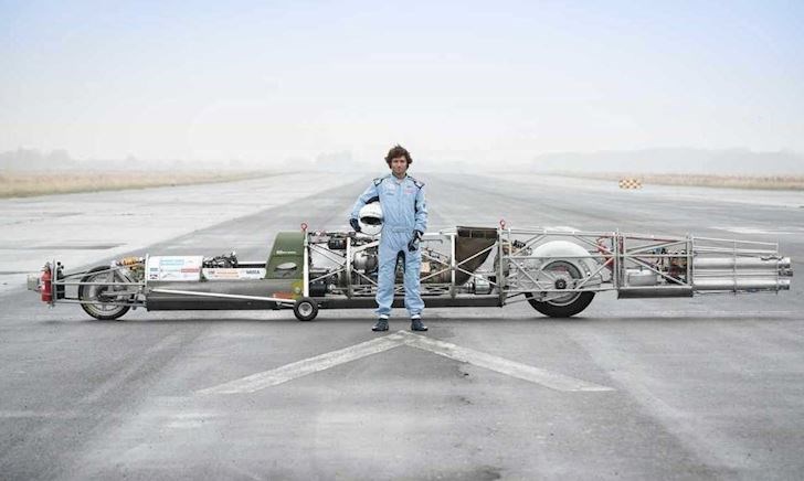 Guy Martin chuẩn bị xe khủng trước khi lập kỷ lục thế giới 643 km/giờ