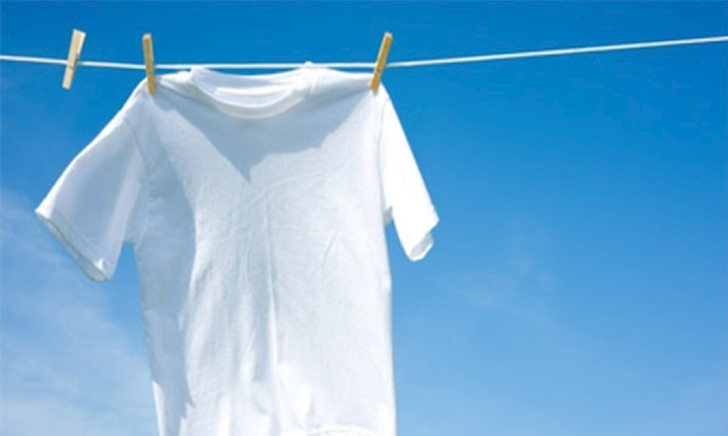 7 tips vệ sinh áo mới tinh cho những anh chàng ưa mặc áo trắng
