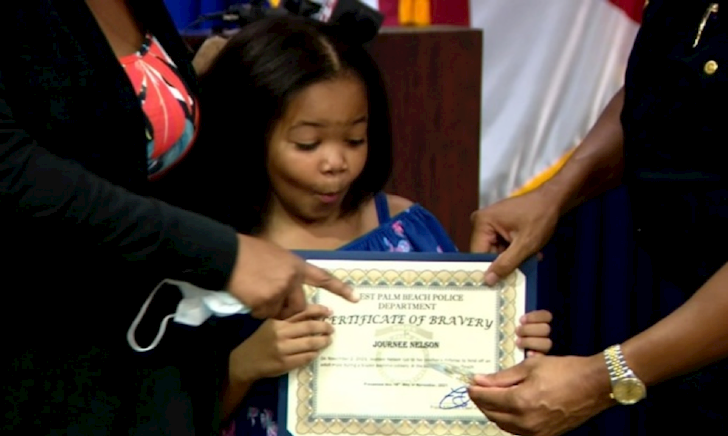 Bé gái 9 tuổi được tặng bằng khen vì dũng cảm solo với tên cướp