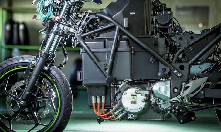 Kawasaki tiết lộ kế hoạch tung ra 3 mẫu mô tô điện và hybrid vào năm 2022