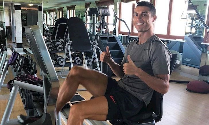Đúng là quái vật phòng gym, Ronaldo từng nâng tạ gấp 6 lần người bình thường