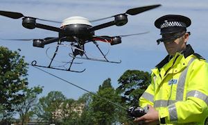 Cảnh sát triển khai máy bay không người lái để truy bắt dân chơi mô tô tại Anh