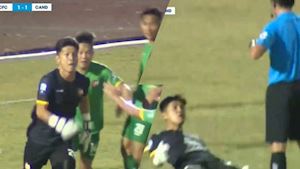 Vụ thủ môn Việt Nam khiêu khích trọng tài bất ngờ lên báo nước ngoài