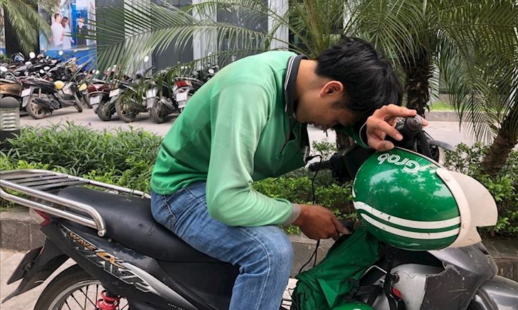 Tài xế xe ôm công nghệ ở Việt Nam chỉ biết ước được như đồng nghiệp nước bạn