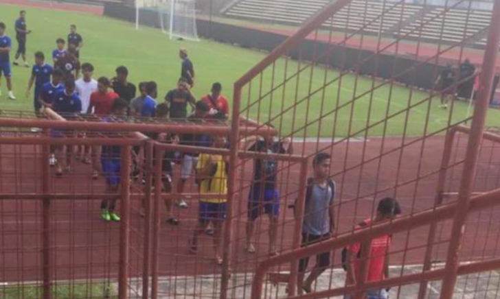 Bắt chước Quảng Ninh, đội bóng Malaysia bỏ tập vì bị nợ 3 tháng lương