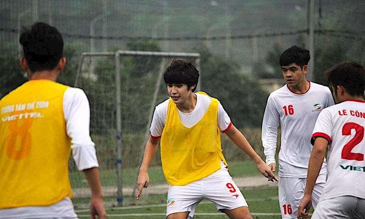 Cầu thủ Thái Lan hiếm hoi ở Việt Nam được khen đẹp trai như nam thần