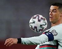Băng đội trưởng vứt đi của Ronaldo được bán đấu giá 75.000 đô la