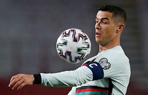 Băng đội trưởng vứt đi của Ronaldo được bán đấu giá 75.000 đô la