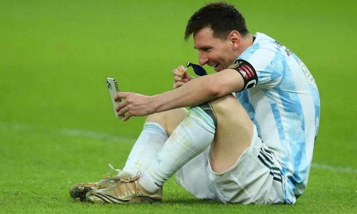 Khám phá về chiếc điện thoại mà Lionel Messi dùng để gọi về khoe vợ chức vô địch Copa America