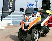Xe cấp cứu bằng mô tô Piaggio MP3 tiện lợi và kịp thời hơn