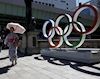 Olympic Tokyo ra hẳn lệnh cấm VĐV 'mây mưa', lập tức hứng đủ gạch xây nhà