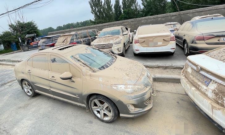 Hơn 400.000 ô tô ngập trong bùn đất sau lũ tại Trung Quốc