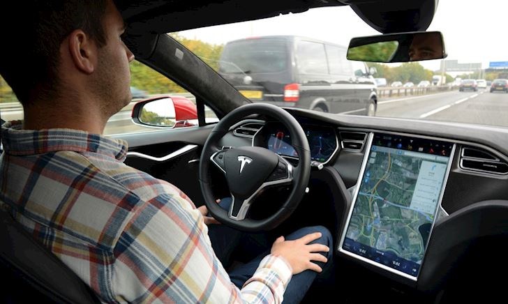 Gây va chạm liên tục, tính năng lái tự động của Tesla đang bị điều tra