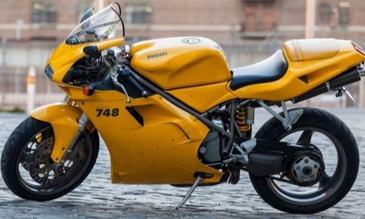 Mô tô cổ Ducati 748 màu vàng được rao bán chỉ 43 triệu đồng