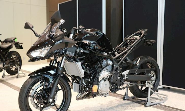 Kawasaki tăng tốc dự án mô tô hybrid với hơn 10 mẫu xe