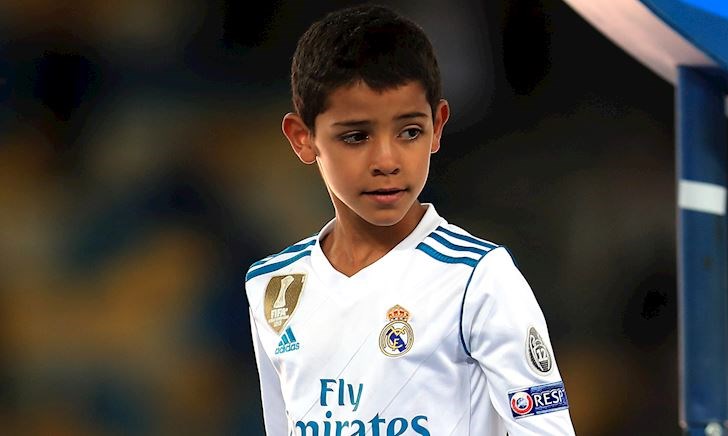 Sự thật thú vị: Con trai Messi là fan cứng Ronaldo, con trai CR7 thần tượng M10