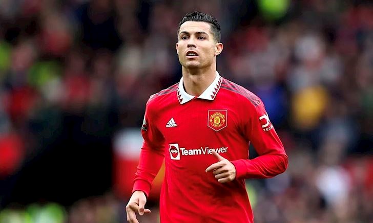 Manchester United vs Tottenham: Scandal của Ronaldo là vết nhơ