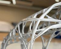 Bộ khung sườn bằng thép được tạo nên từ công nghệ in 3D, nhẹ hơn và bền hơn