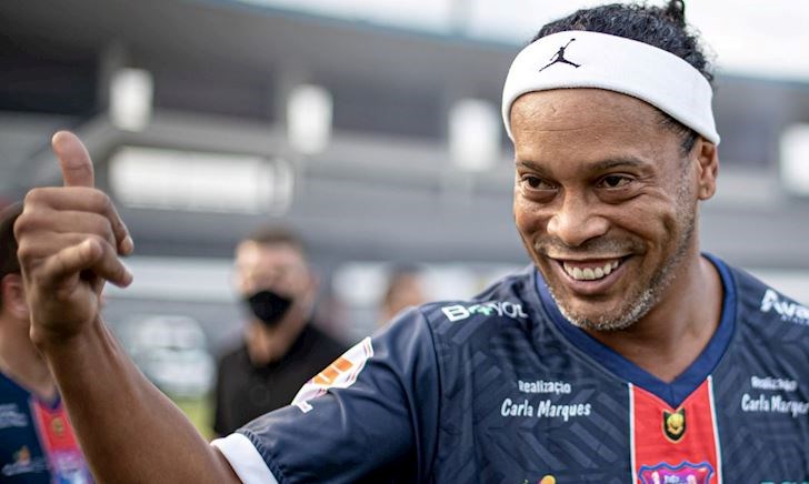 Ronaldinho bất ngờ gia nhập CLB Indonesia với bản hợp đồng đặc biệt