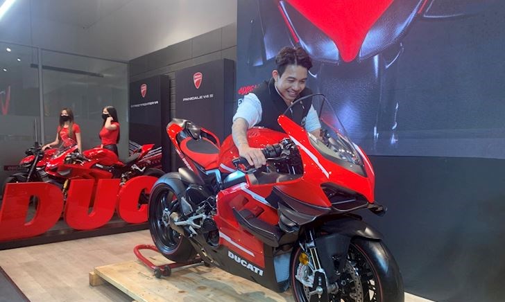 Đại gia ‘Minh Nhựa’ rước siêu mô tô Ducati Superleggera V4 giá gần 6 tỷ đồng