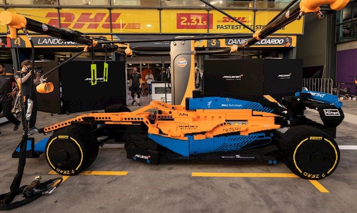 Xe đua McLaren F1 làm bằng Lego, có kích thước như thật