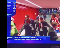 Cầu thủ Atletico kéo vào đường hầm đòi xử Man City như phim hành động