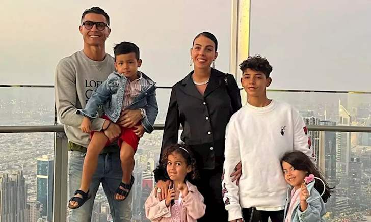 Đằng sau thành công của Ronaldo là một gia đình ngập tràn hạnh phúc