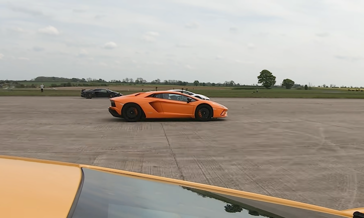 Cuộc đua drag giữa những chiếc siêu xe Lamborghini Aventador