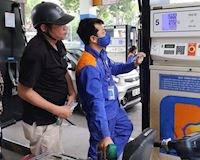 Giá xăng tiếp tục vượt mức 32.000 đồng/lít, giá dầu tăng phi mã