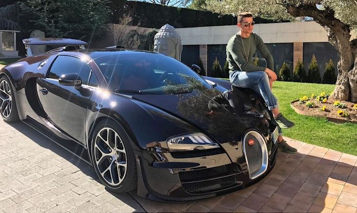 Siêu xe Bugatti Veyron của Cristiano Ronaldo gặp nạn