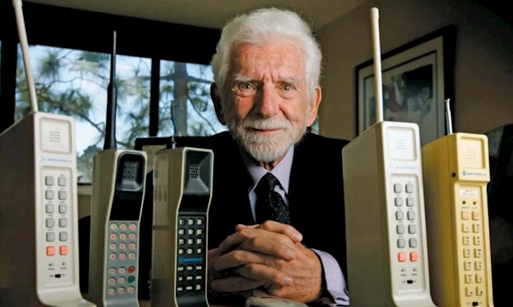 Người phát minh ra điện thoại di động ngạc nhiên khi hiện tại người ta dành quá nhiều thời gian cho điện thoại
