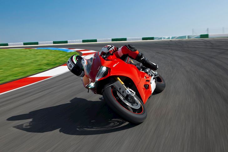 Siêu mô tô Ducati 1199 tiền tỷ lên dàn áo bảy sắc cầu vồng tại Việt Nam