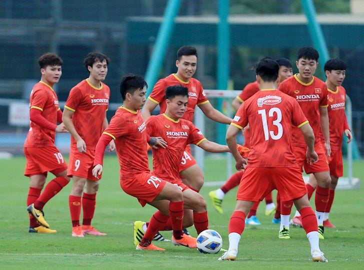 Tuyển Việt Nam - Hãy cùng cổ vũ cho đội tuyển Việt Nam trong những trận đấu quan trọng, những pha bóng kỹ thuật và những chiến thắng nghẹt thở. Hãy ủng hộ các chàng trai của chúng ta và cùng nhau hướng đến những thành công lớn trong tương lai.