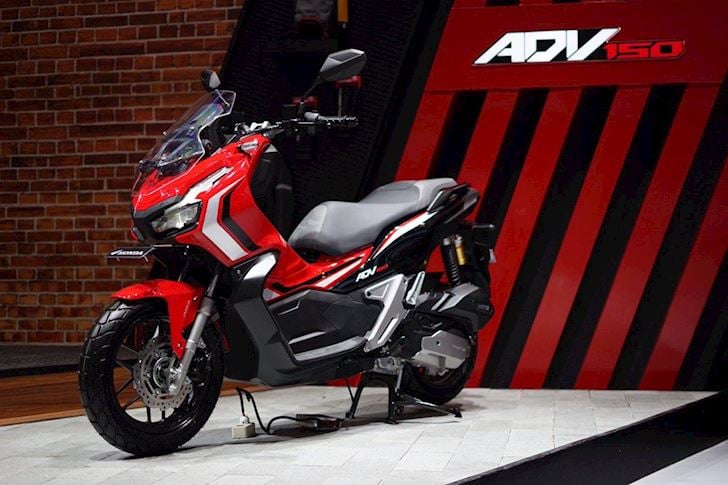 Honda ADV 150 độ độc với thân xe carbon và dàn đồ chơi đắt tiền  Xe máy